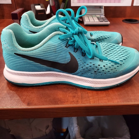 Nike Shoes - Girls Nike Shoes